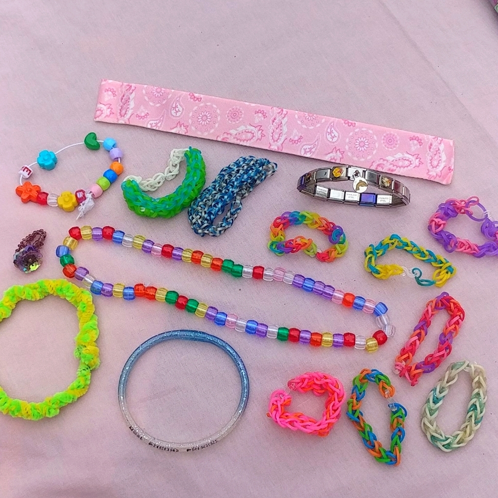 4/$15 🌻 16 piece colorful kids Jewelry Bundle